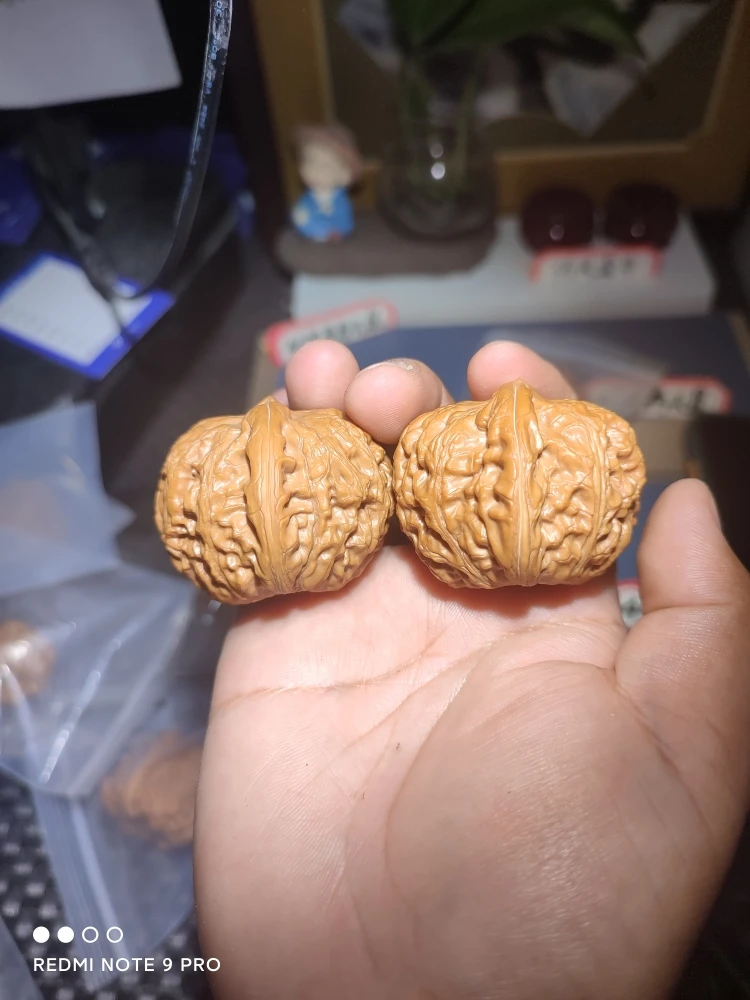 文玩探宝，深山精配小核桃秋核桃可爱迷你配对精油性足