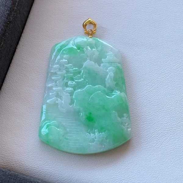 天然A货翡翠水润飘绿山水牌18k金吊坠翡翠玉石挂件