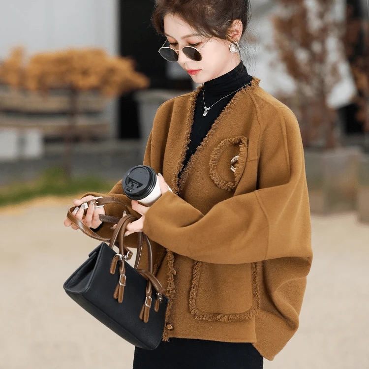 时尚毛呢短外套女秋冬新款减龄短外套宽松气质显瘦女士毛衣外套