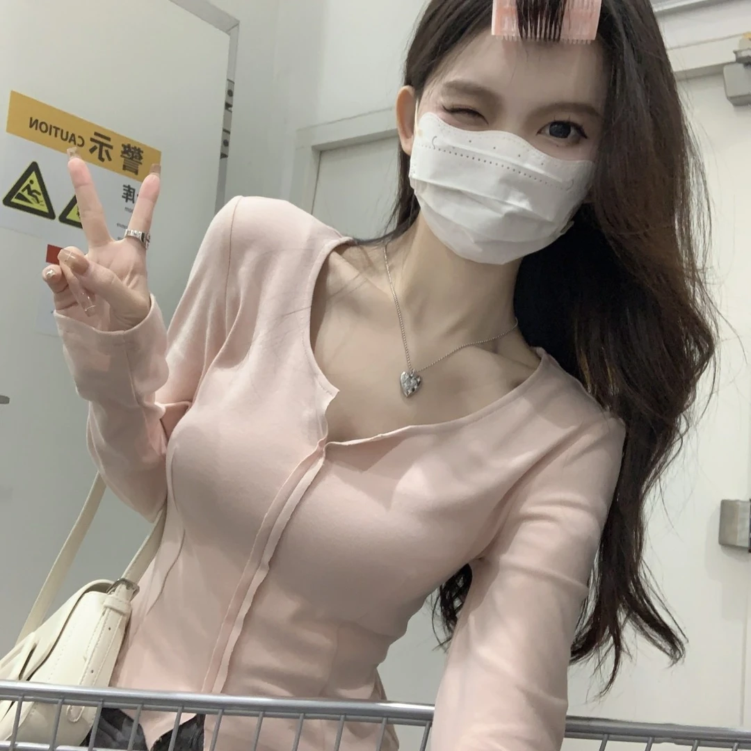 设计感小v领纯色长袖T恤女秋季新款木耳边辣妹风修身打底短款上衣