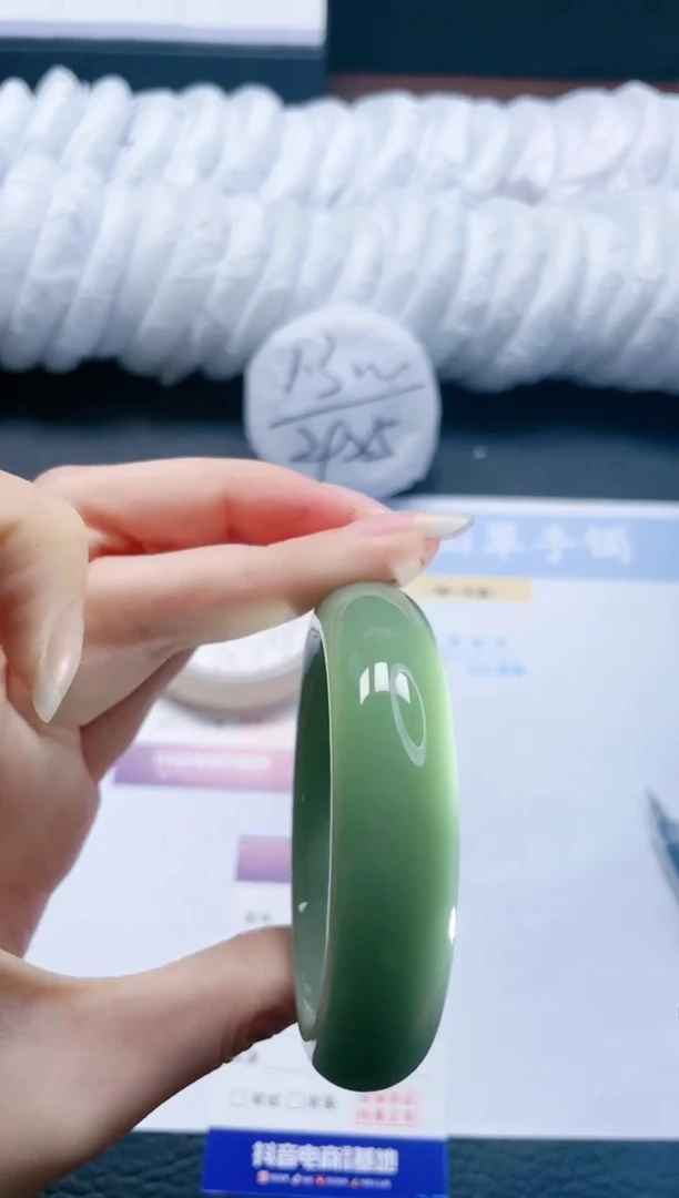 【闪购商品】石英质玉手镯未镶嵌D187-52