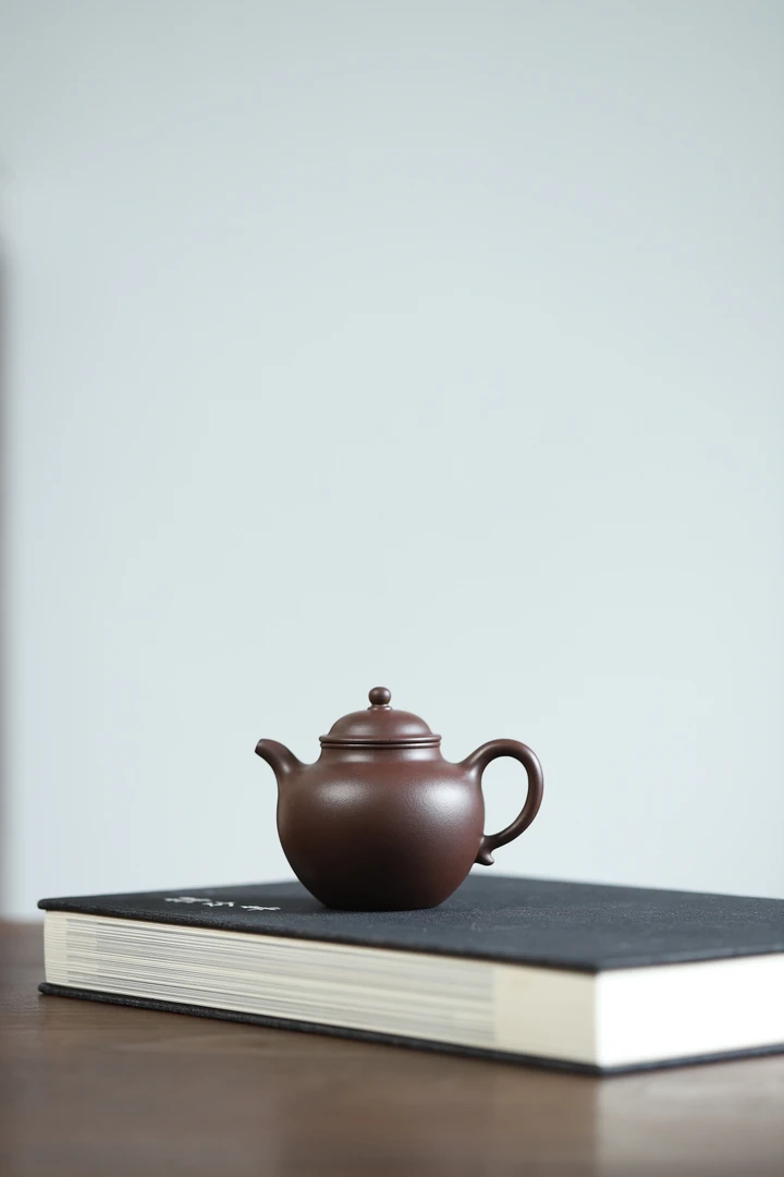 陆心炜制紫泥秋水壶180cc