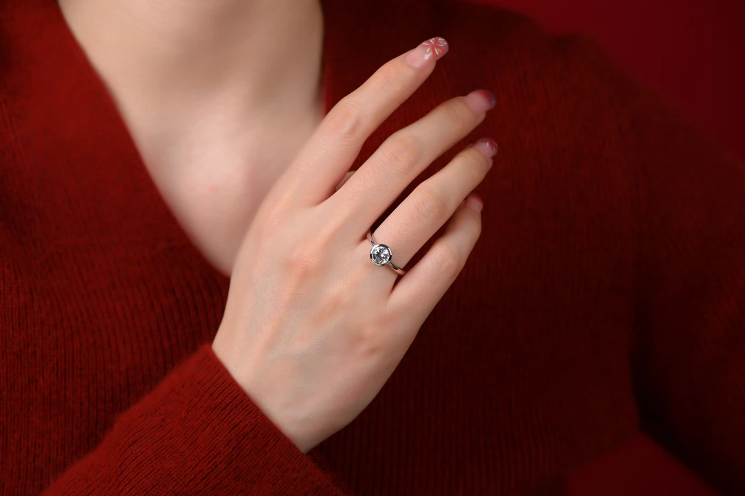 925纯银戒指女士珠宝泡泡款银托银戒简单时尚白色女款合成