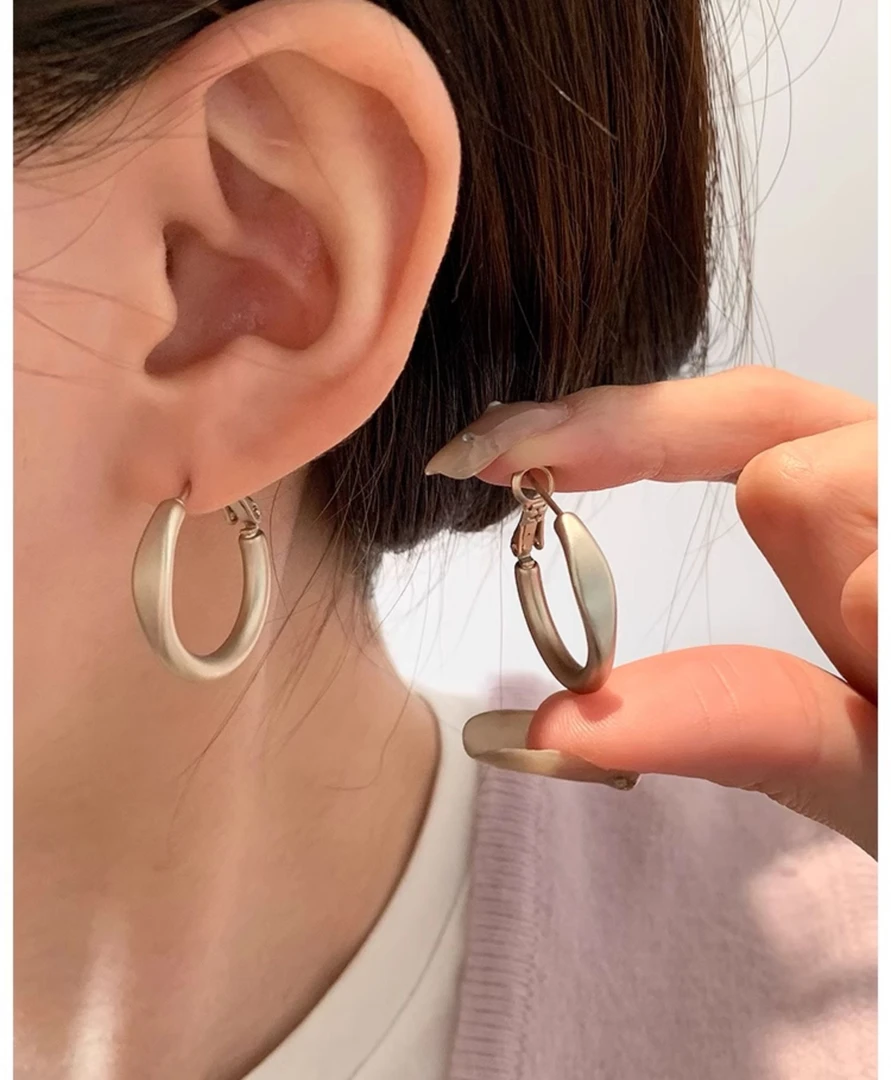 铜合金耳饰 新款磨砂咖啡金小耳圈个性气质简约高级感耳饰