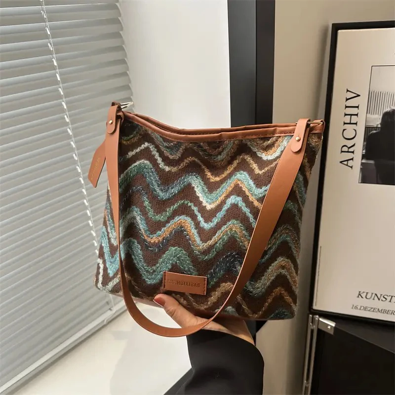 波西米亚风毛呢包包秋冬女2023新款潮韩国时尚托特包大容量水桶包