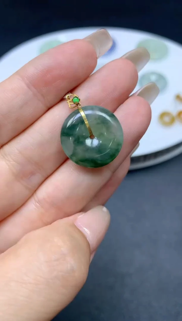 【闪购商品】翡翠颈饰18K金镶嵌翡翠