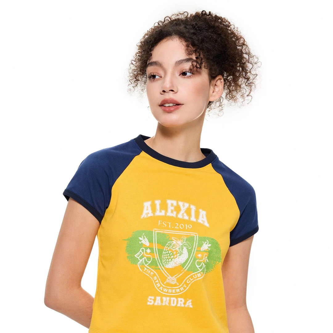AlexiaSandra插肩袖撞色草莓徽章T恤