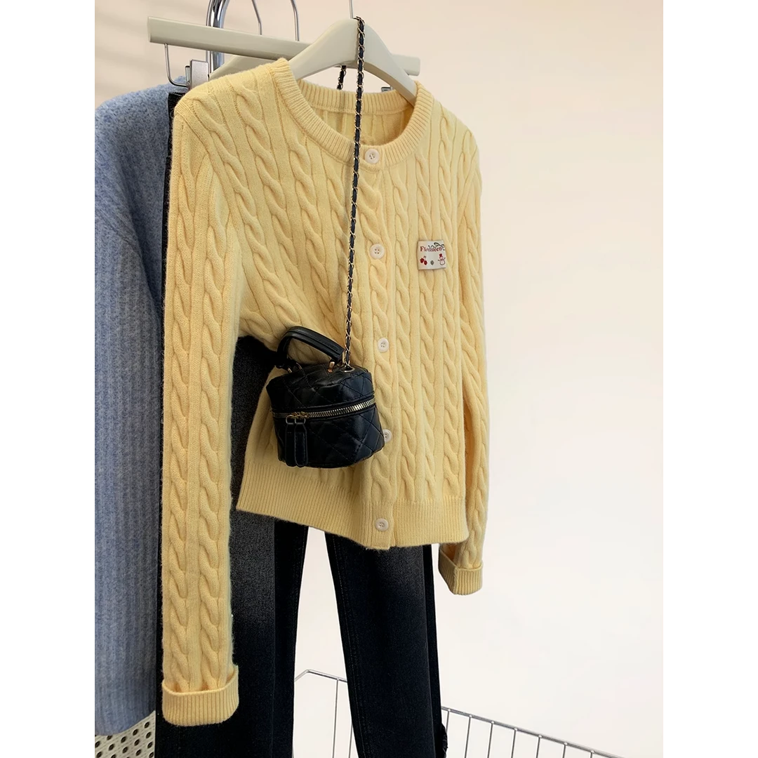 黄色麻花针织开衫女秋冬2024新款小个子短款外穿显瘦圆领毛衣外套