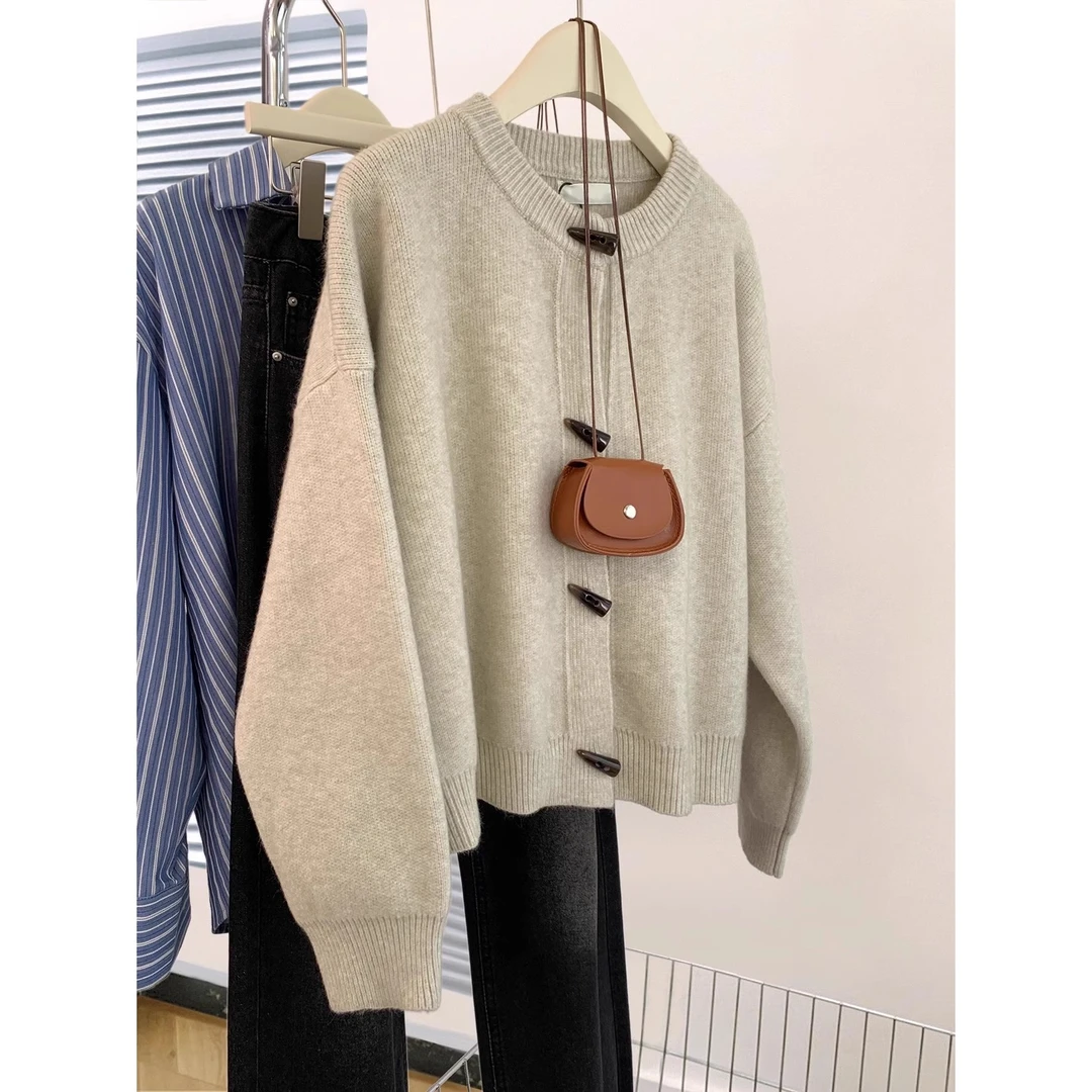 牛角扣针织开衫女初秋春秋款2024新款显瘦小香风软糯毛衣外套上衣