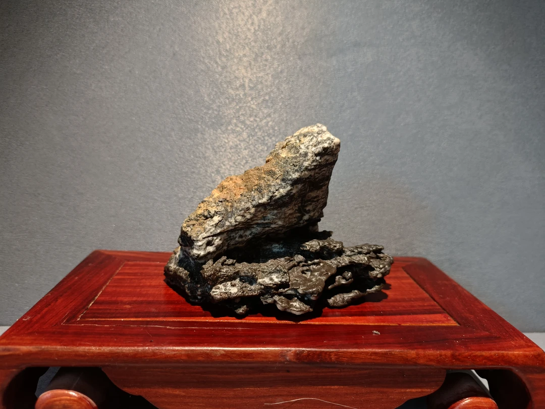 新疆戈壁原石 各类奇石 风凌石 泥石 皱纹泥 彩泥等