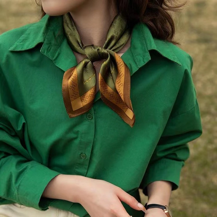 花卉小方巾丝巾女冬季新款2023爆款洋气时尚妈妈送礼物高级感围脖