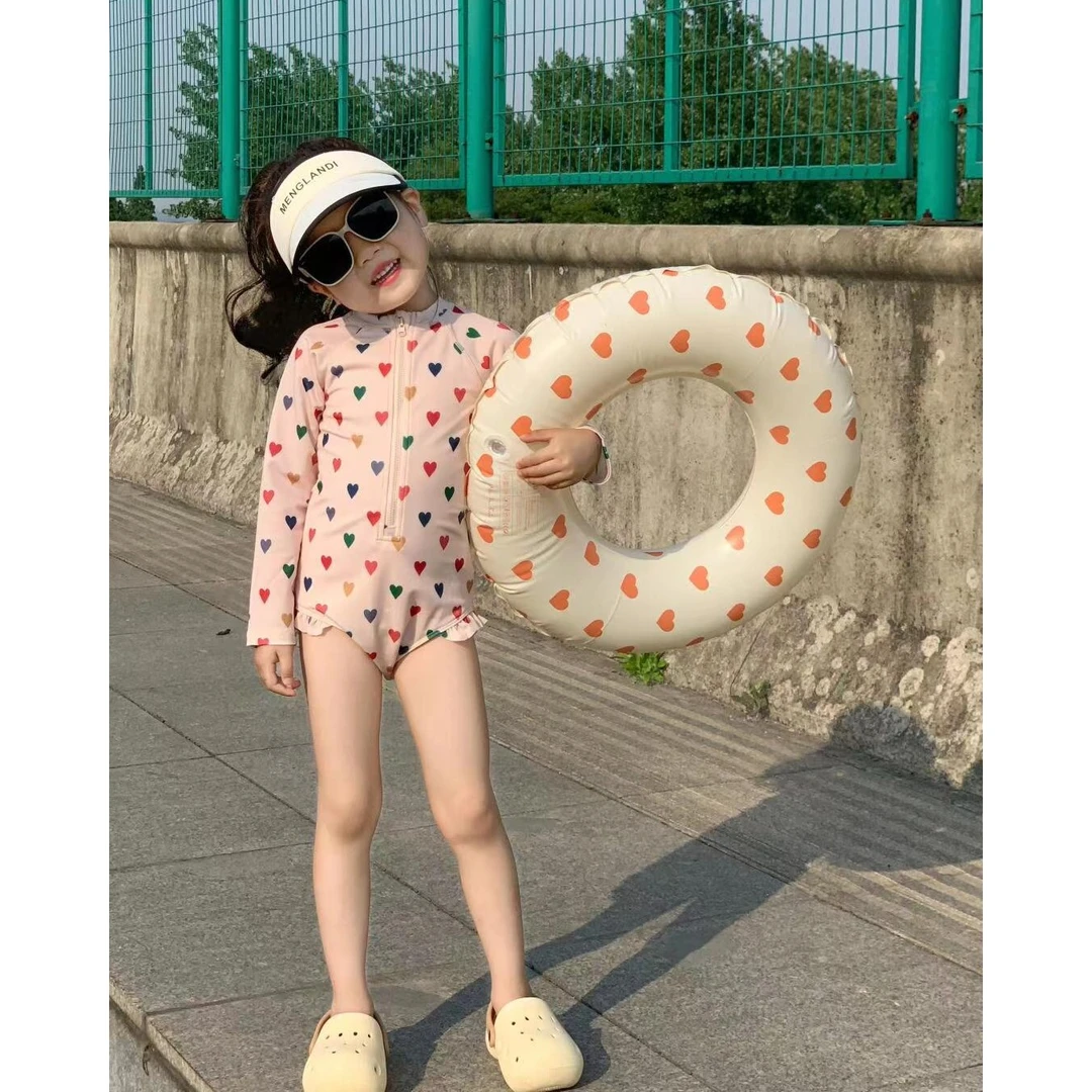 《现货》女童2024夏季新款爱心连体泳衣宝宝气质经典速干长袖泳装