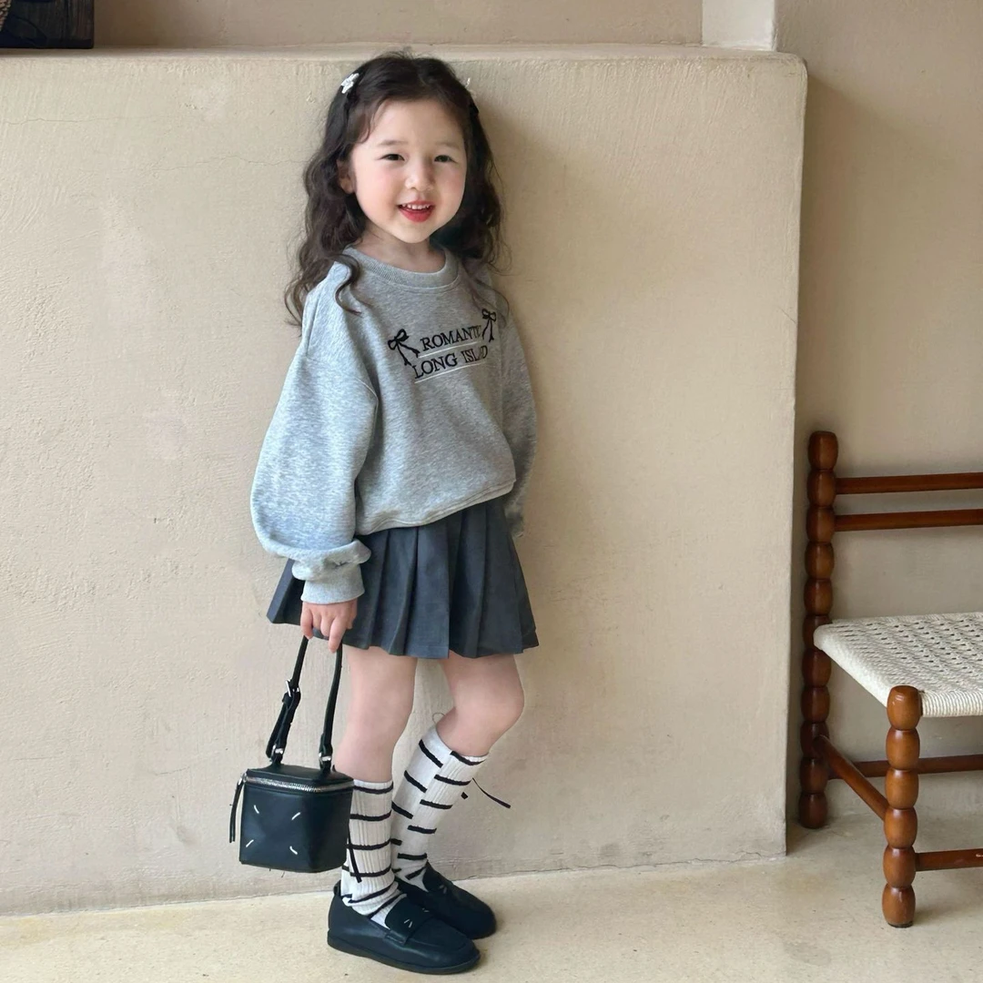 《甜小七》2024秋季新款韩版女童刺绣蝴蝶结卫衣灰色百褶裙套装