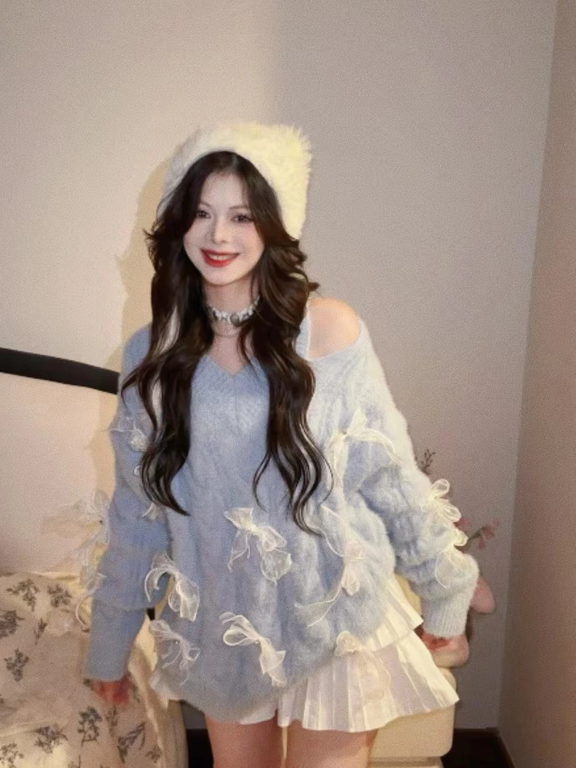 兜兜【初雪战衣】V领露肩蓝色蝴蝶结甜美软糯毛衣女小众设计慵懒风