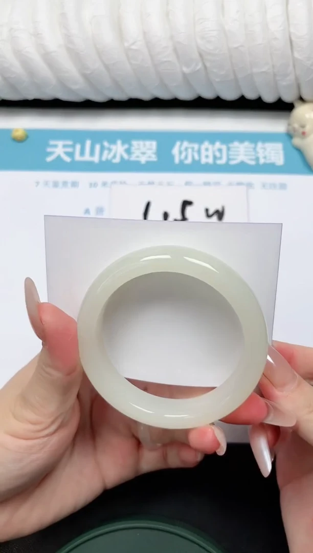 【闪购商品】石英质玉手镯未镶嵌40-55