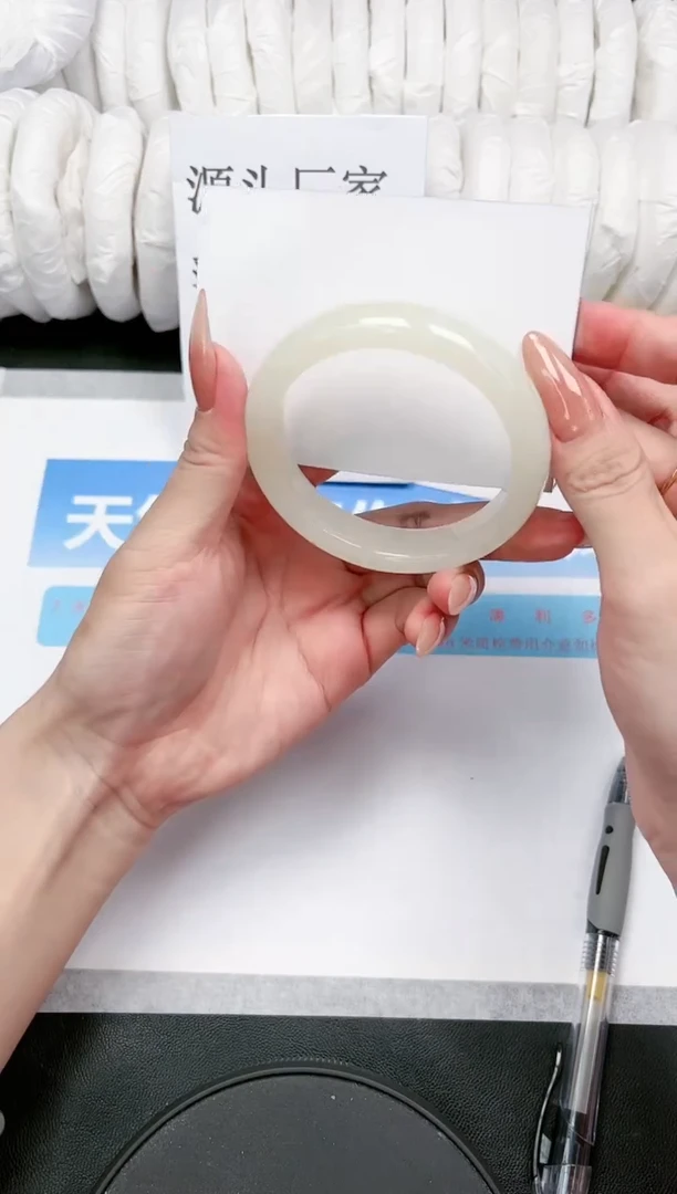 【闪购商品】石英质玉手镯未镶嵌A118-55.5