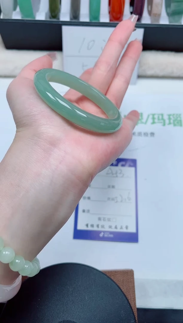 【闪购商品】石英质玉手镯未镶嵌A53