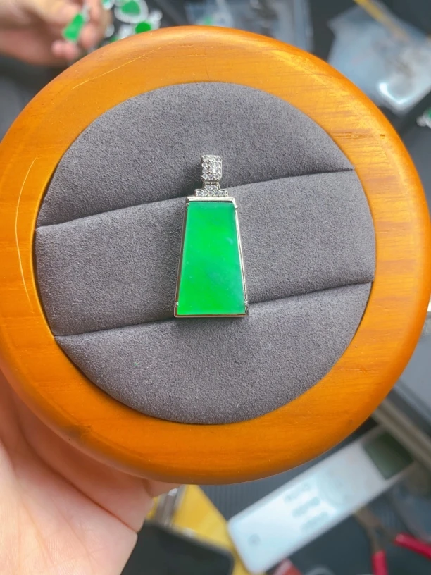 翡翠方无事牌吊坠气质