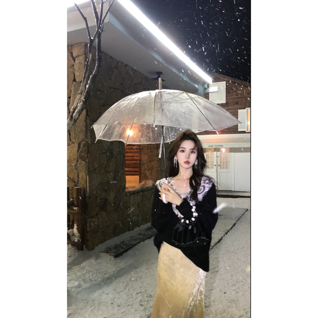 【伦敦旧梦】法式小众设计感百搭显瘦蕾丝花边V领宽松上衣LL9344