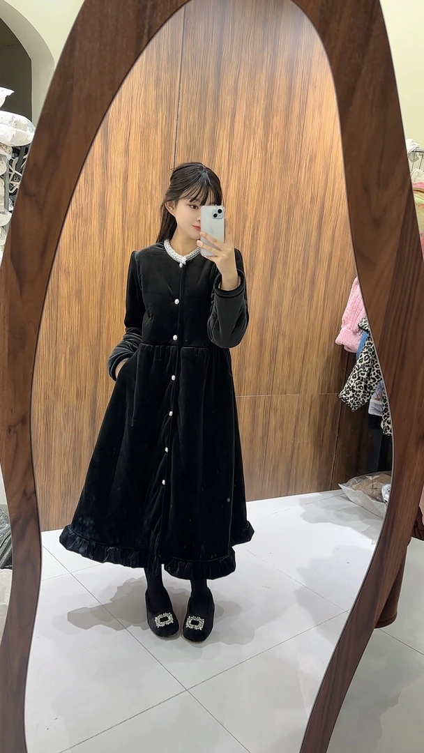 【好娃娃】丝绒领口镶钻冬款家居服黑色