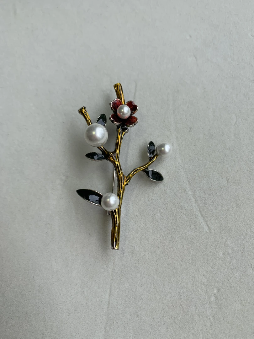 合金仿珍珠胸针 L花朵胸针