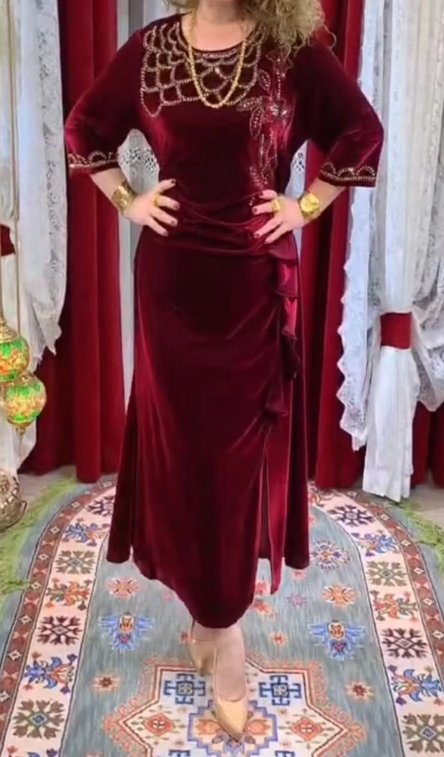 2024年显瘦高级新款带钻连衣裙