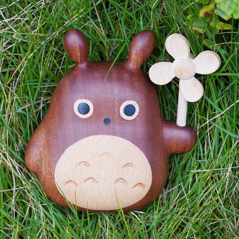 可爱卡通木质龙猫摆件创意实木车载风车香薰礼物桌面