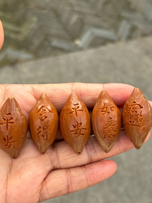 特价橄榄核雕刻字精品老红料籽 苏工手工雕刻单件