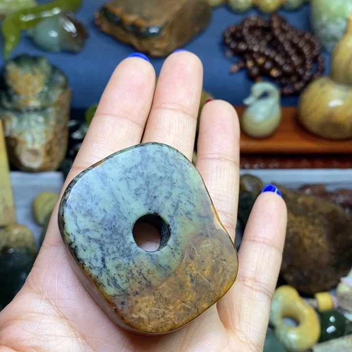 岫岩河磨玉(透闪石质玉)随形平安扣未镶嵌
