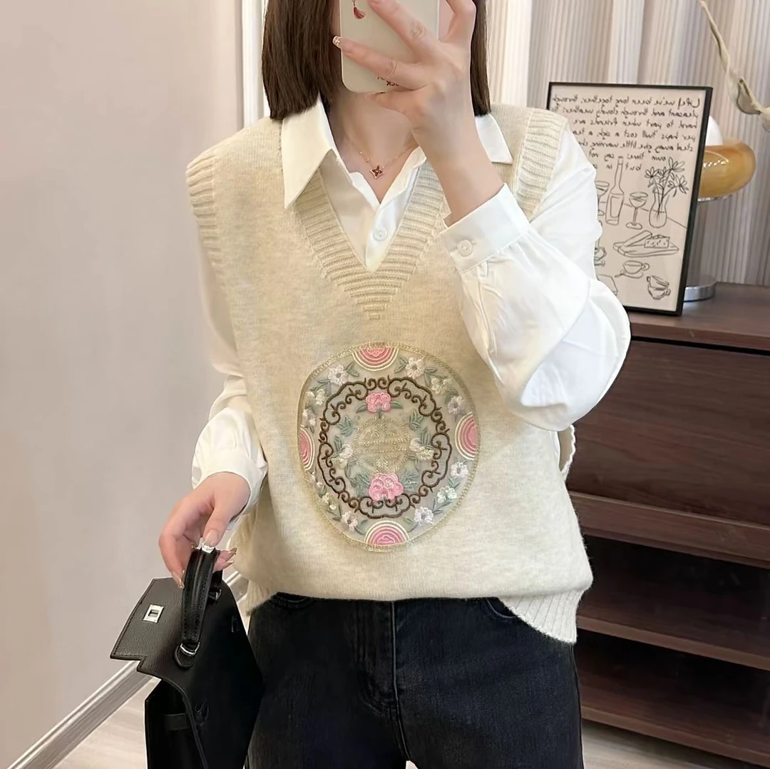 刺绣新中式圆领针织马甲时尚女2024春装新款宽松国风马夹毛衣坎肩