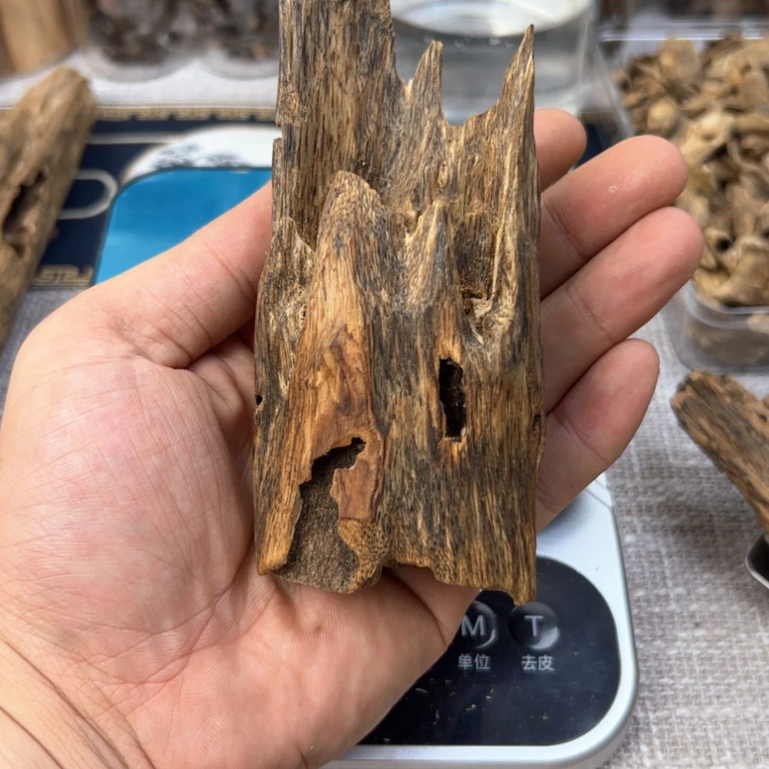 【闪购商品】沉香摆件一**光沉香虫漏摆件