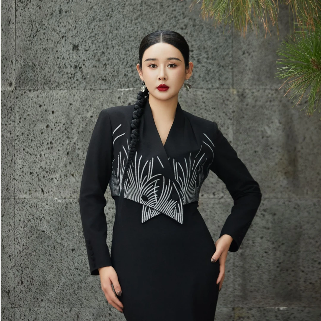 LADYPOWER抽象羽翼轻奢刺绣设计感双排扣气质时尚短外套 61370A