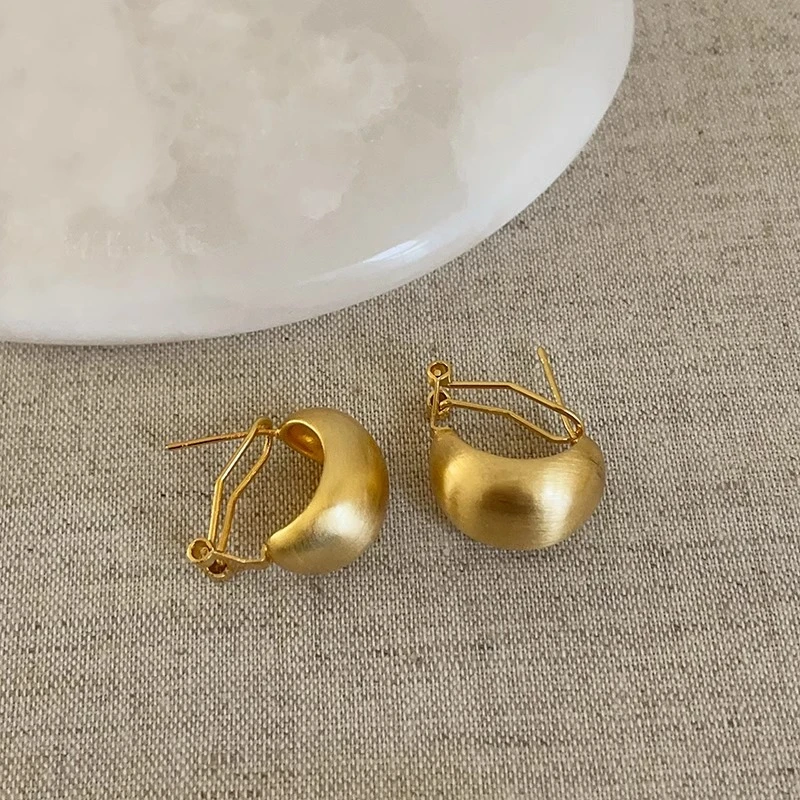 铜合金耳饰 小众设计感金色拉丝弧形金属耳钉女通勤百搭耳环耳饰