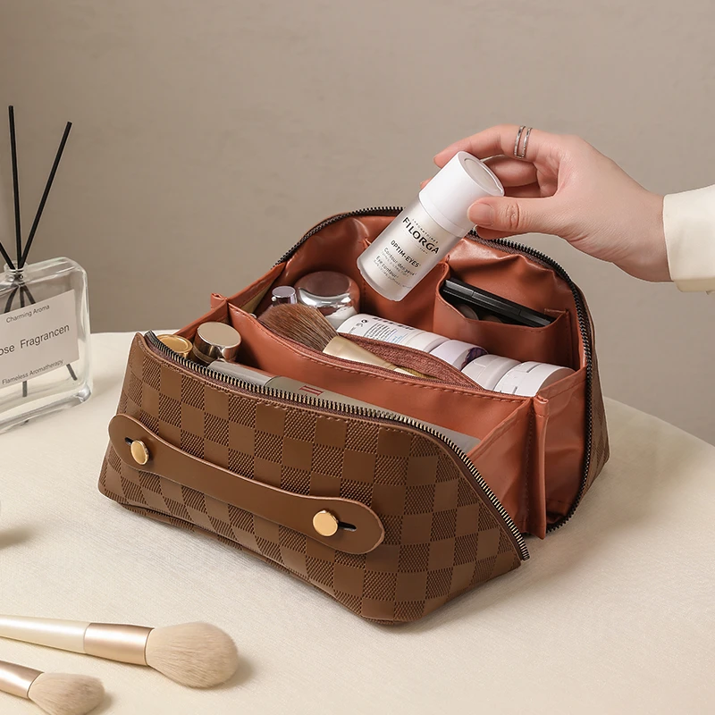 2023手提新款化妆品收纳包女分格设计便携大容量化妆包防水洗漱包