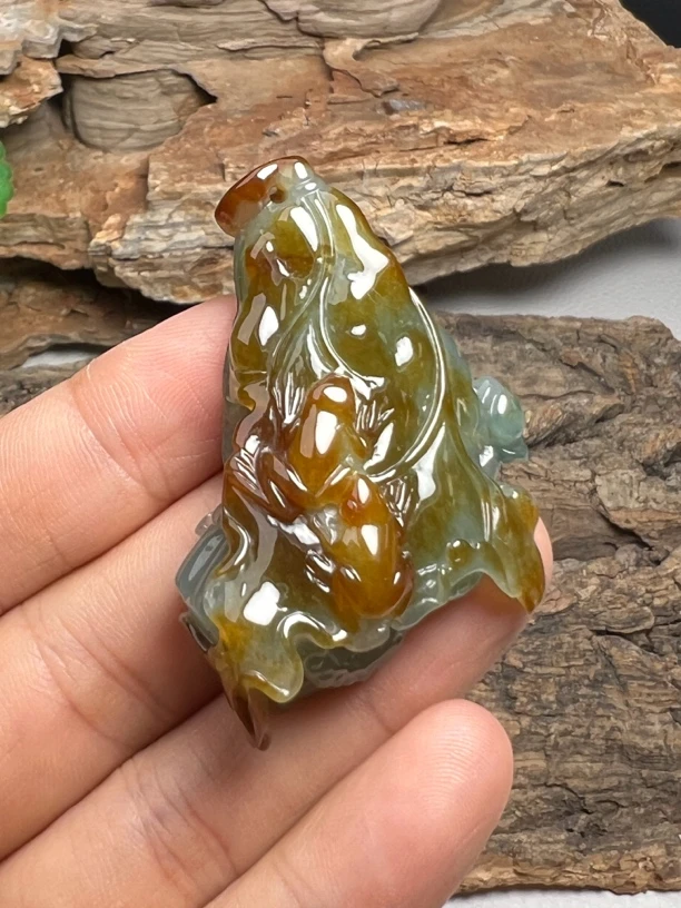 缅甸天然A货翡翠呱呱来财吊坠