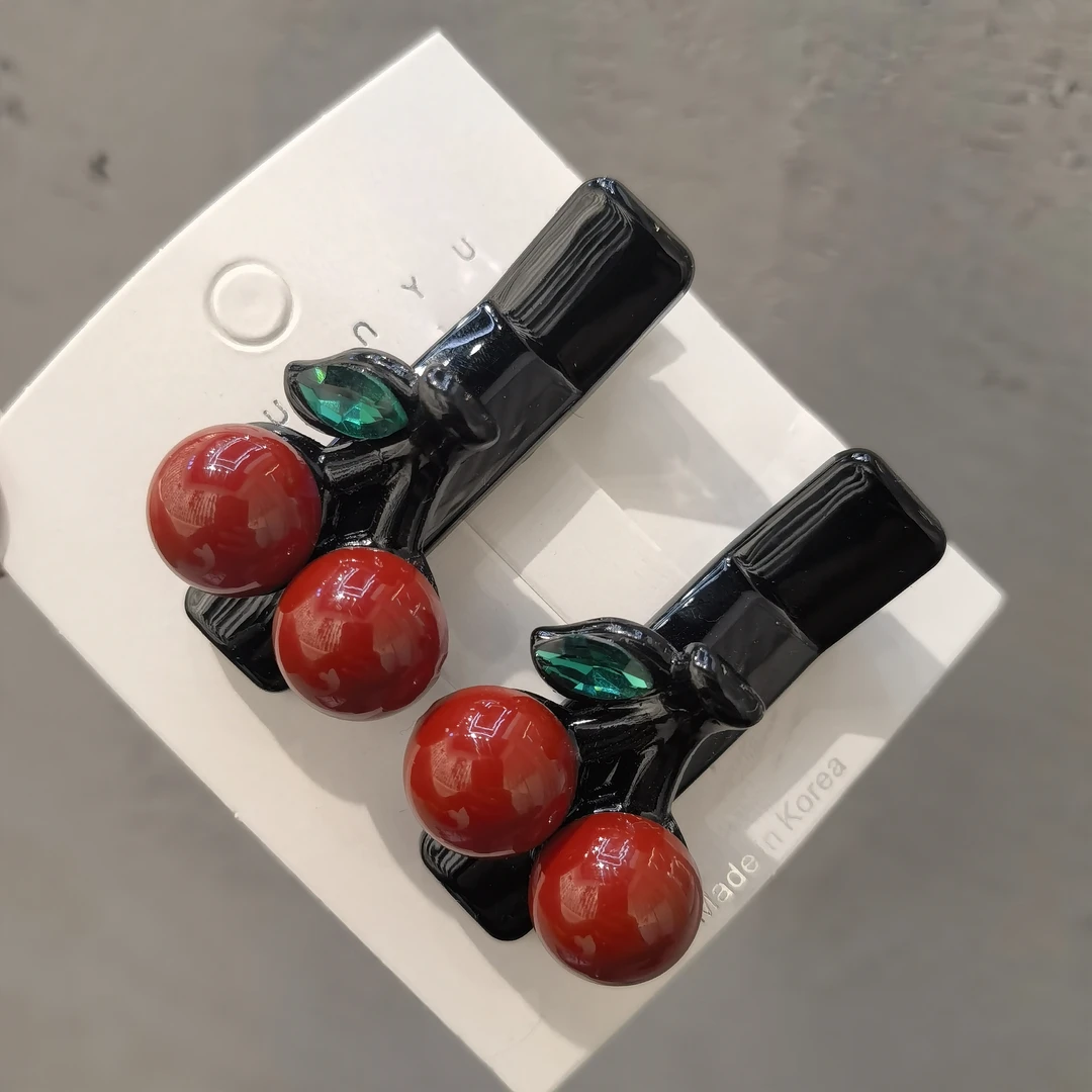 A019红色樱桃边夹一对