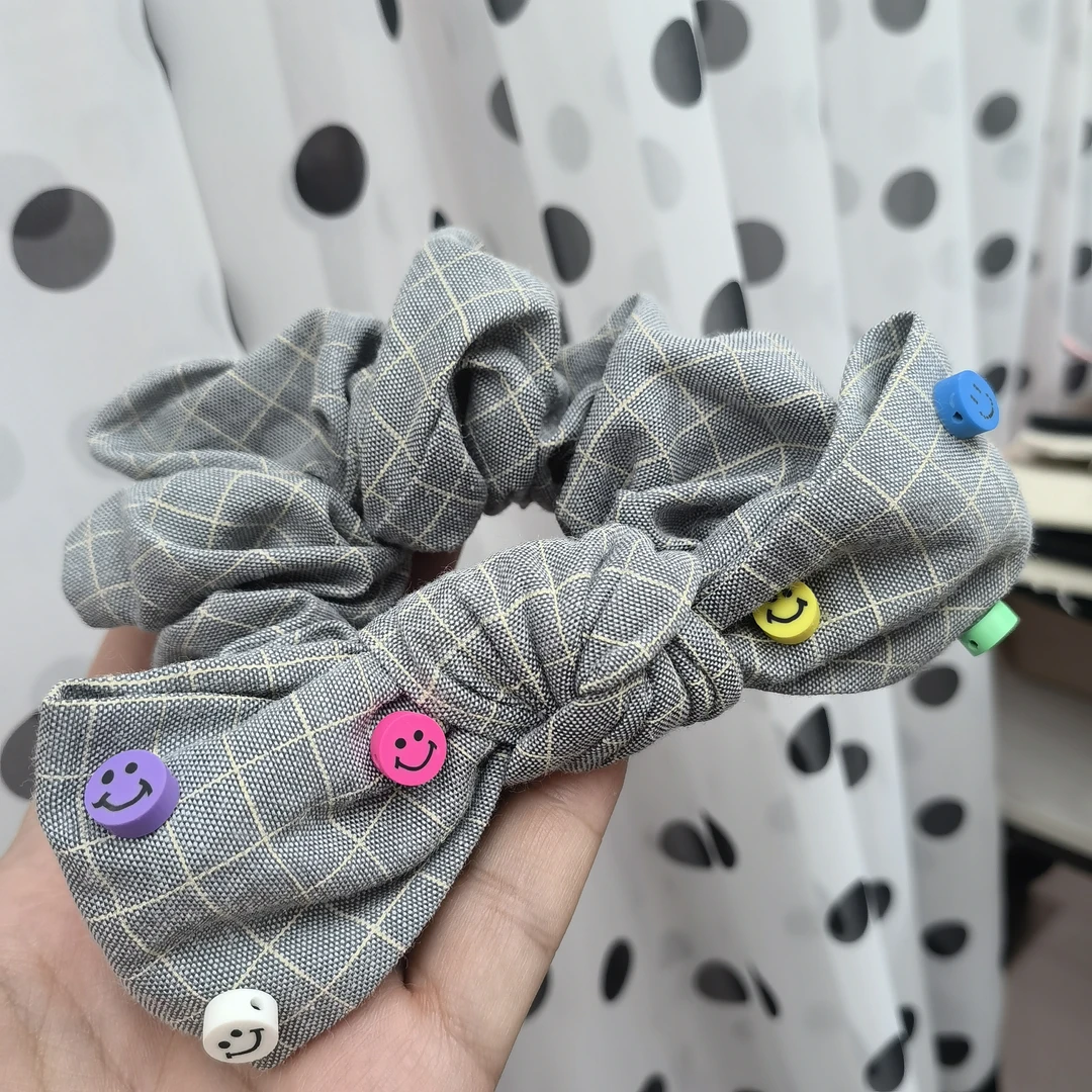 B554灰色格子蝴蝶结彩色笑脸肠圈