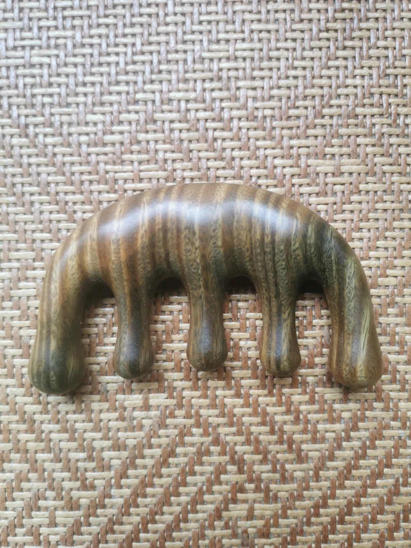 A2589金丝檀按摩梳便携用镜家用大齿梳防脱宽齿木香头疗舒筋活络