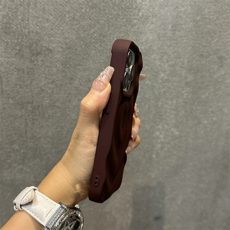 苹果15手机壳卡其色立体爱心iphone15promax新款14肤感12褶皱纹11