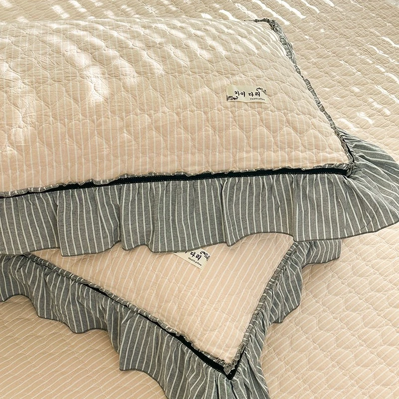 条纹水洗棉床盖大花边