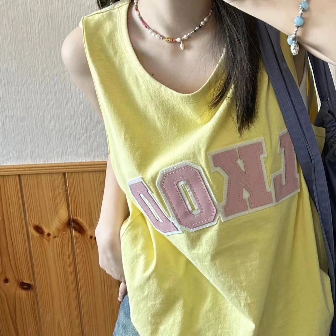 多巴胺奶黄贴布设计感撞色背心女夏季新款学院风百搭宽松无袖上衣
