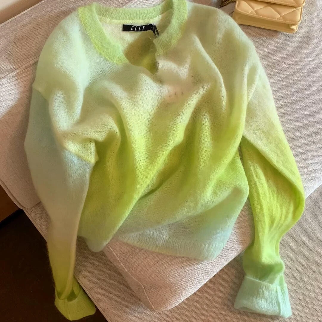 2025早秋新款韩系小众ins风绿色渐变减龄V领长袖别致长袖针织上衣