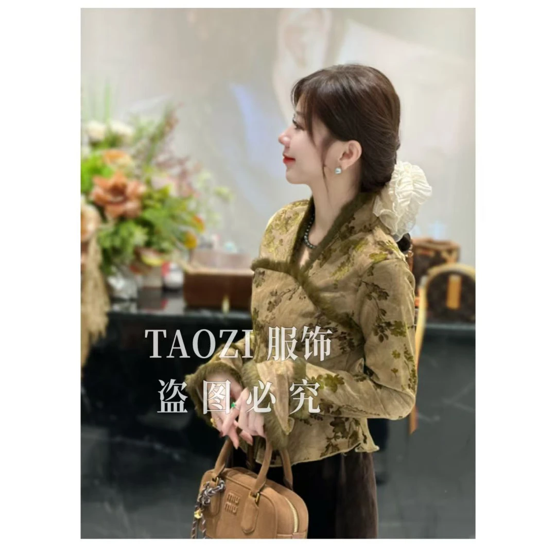 【桃子自制】11015   冬款气质浮雕丝绒加绒加厚毛毛上衣