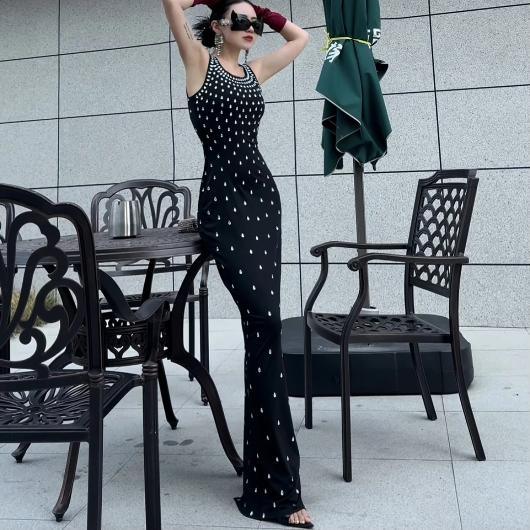 【Seven】烫钻U领无袖包臀连衣裙