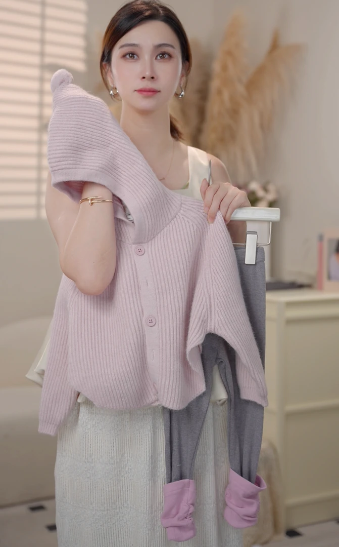 （现货）2024秋季新款女童时尚粉色毛球连帽毛衣灰色裤两件套082022