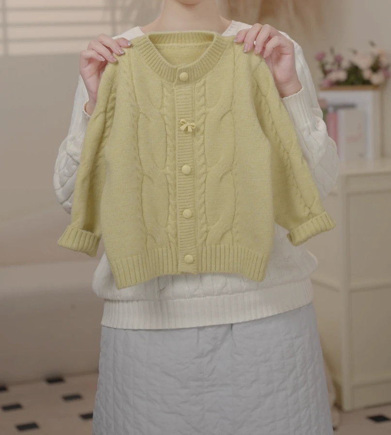 【现货】2025春季韩版儿童嫩黄色加厚开衫毛衣百搭时尚241213B