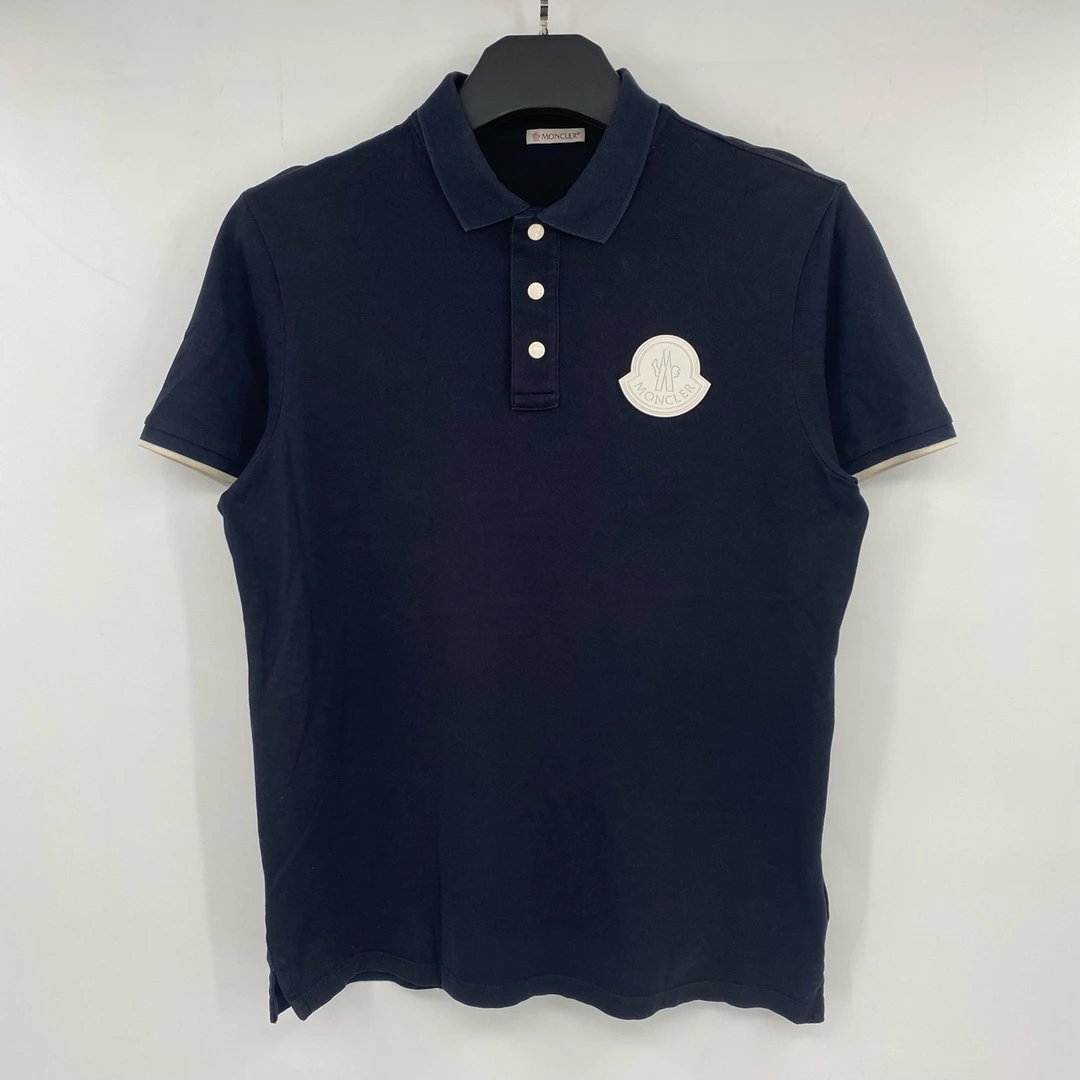 95新 MONCLER 胸前白色字母徽章短袖 M P2406060001 皮蛋
