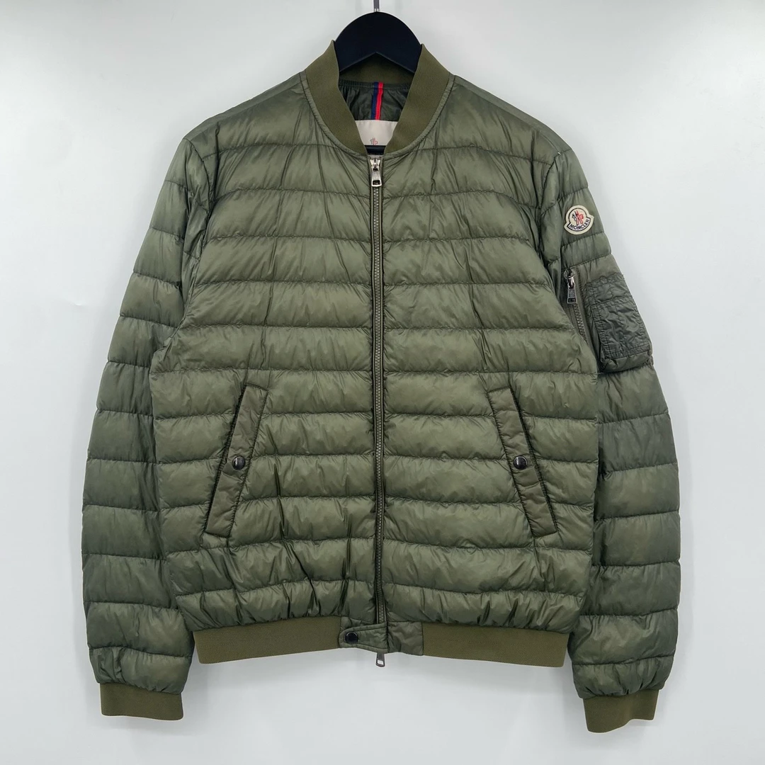 95新 MONCLER 墨绿色袖标羽绒服 3码 叶子-1480