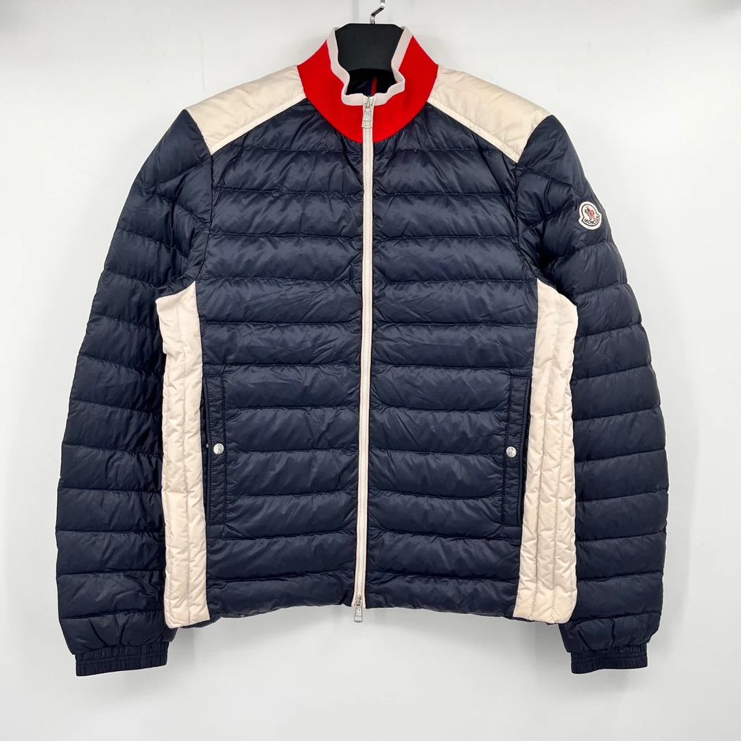 95新 MONCLER 拼接袖标羽绒服BBC2311280012