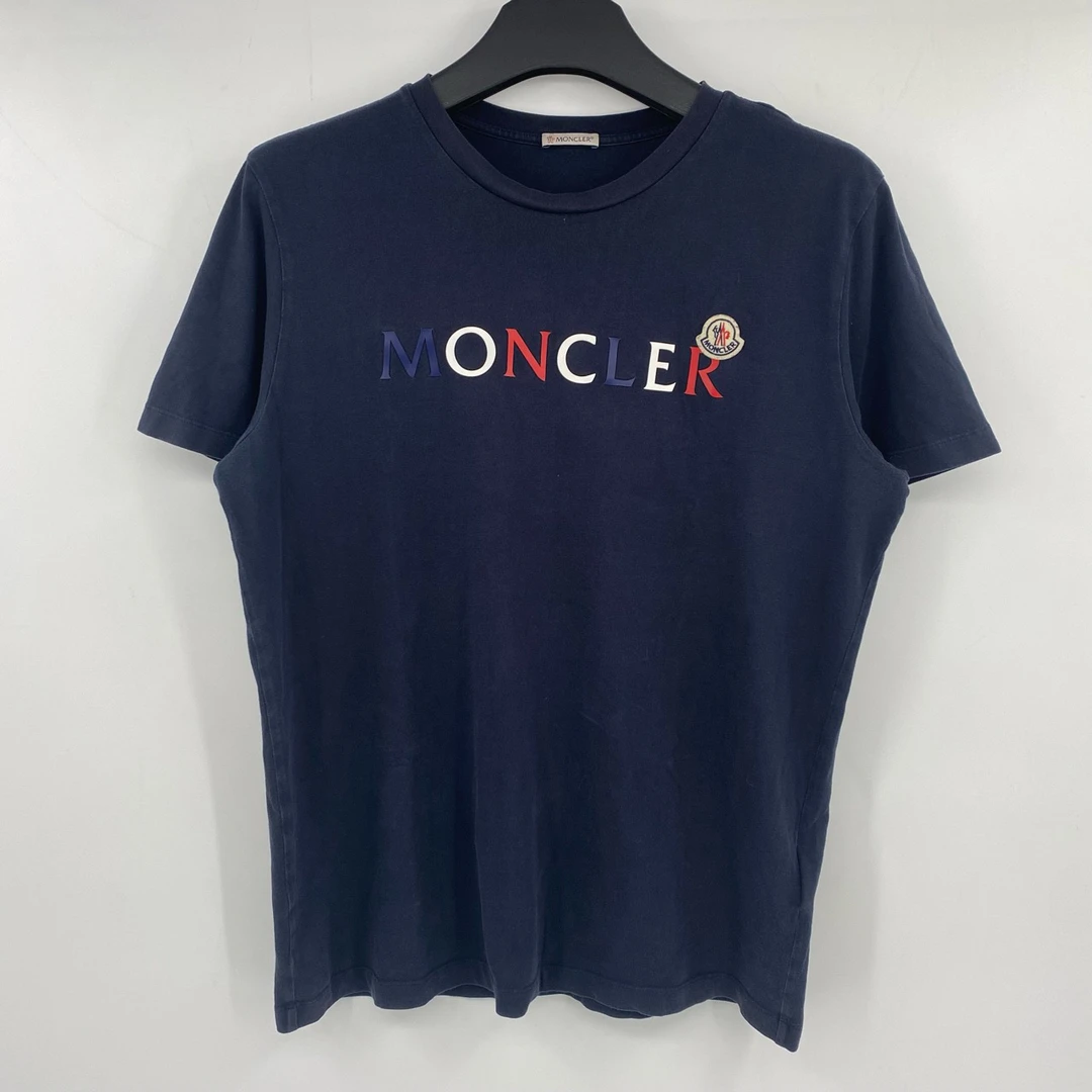 95新 MONCLER Moncler 胸前徽章字母LOGO短袖 P2405010001 公价
